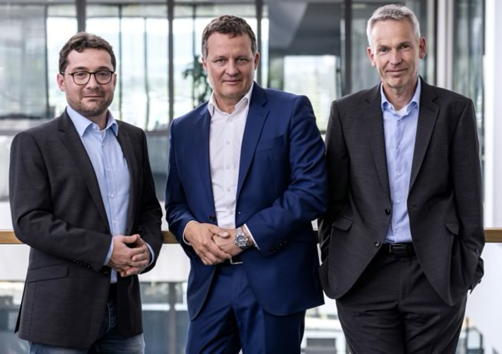 Foto Thomas Speidel, Dr. Thorsten Ochs of ADS-TEC Energy and Stefan Reichert, Fraunhofer ISE, are nominated as a team for the Deutscher Zukunftspreis 2022